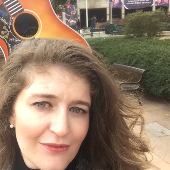 Meet your Posher, Natasha - Picture 4 of 4